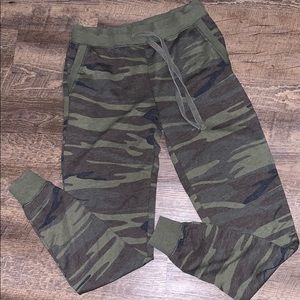 Z Supply Camo Joggers size xs